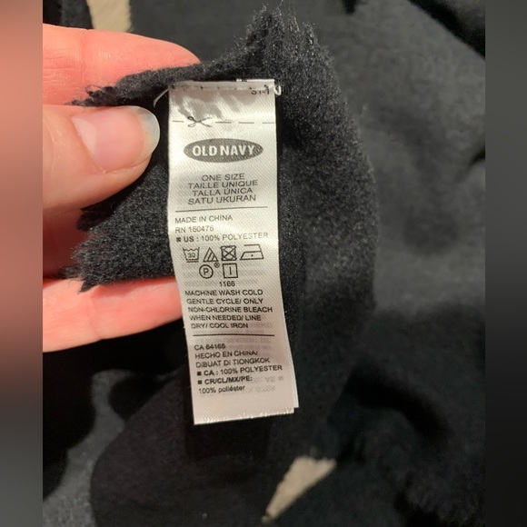 Old Navy. 2 x scarf. Extra large unisex scarves. NWOT. ❄️ - Picture 2 of 6